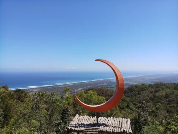 Spot Bulan Sabit Goa Jepang Surocolo 