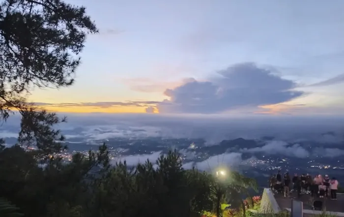 Lolai - To' Tombi, Negeri di atas awan